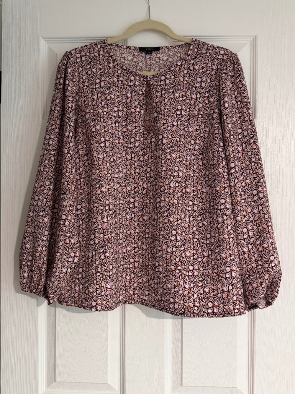 PUFF-SLEEVE SATIN-BACK CREPE TOP IN FLORAL FLOURISH